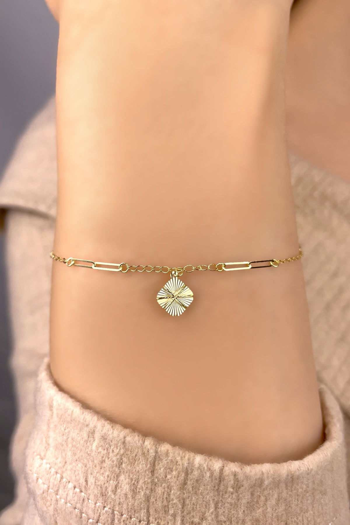 Ataş Figürlü Altın Bileklik 14KNY879 - 1